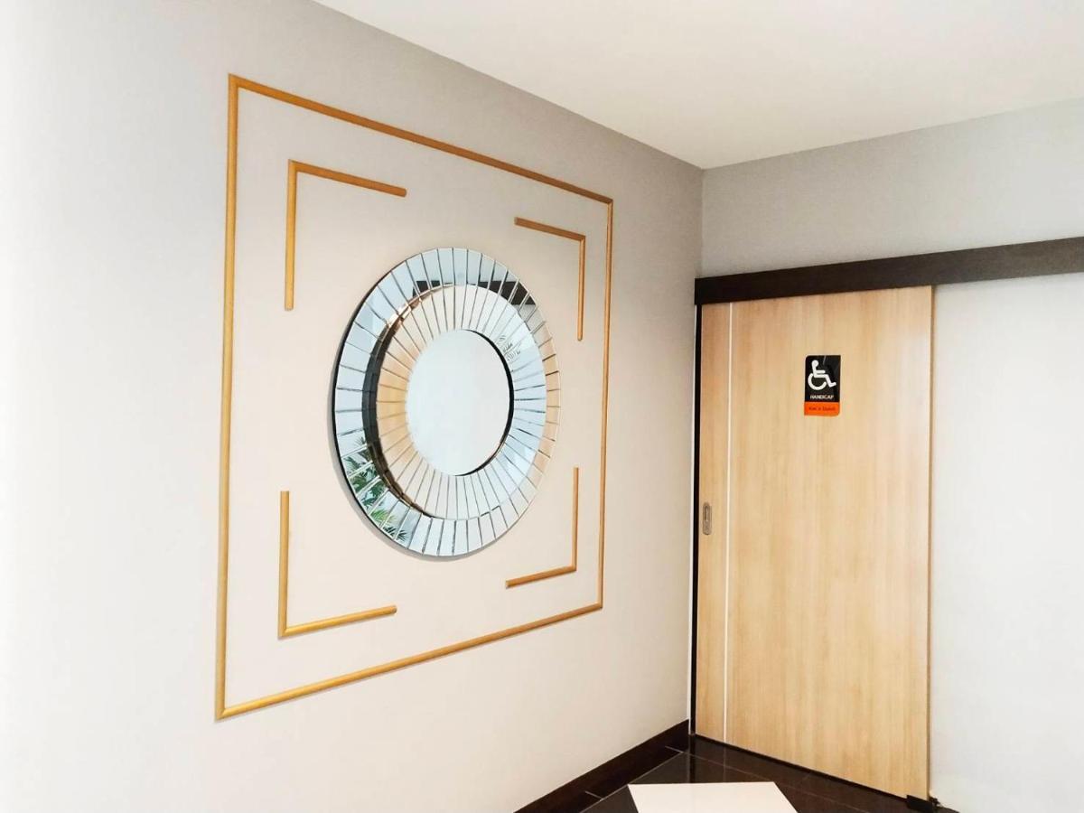 โคโค่ โฮเทล Koco Hotel ナコーン・ラーチャシーマー エクステリア 写真
