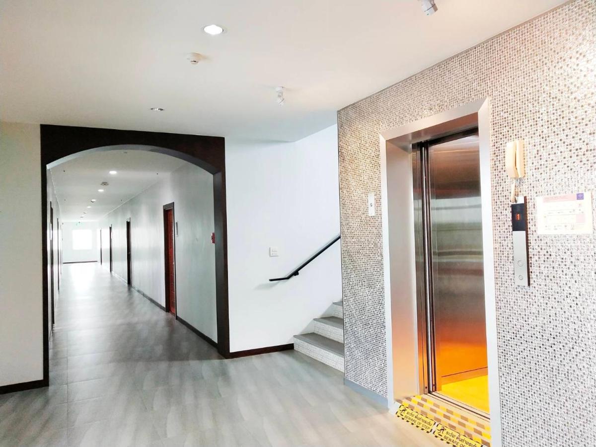 โคโค่ โฮเทล Koco Hotel ナコーン・ラーチャシーマー エクステリア 写真